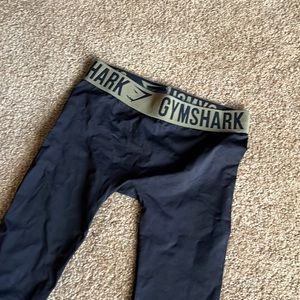 Gym shark leggings